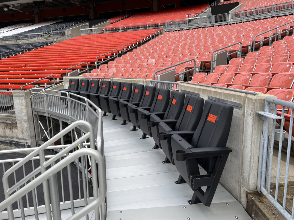 D984B8FF-9657-4F4B-B8F3-846F00AD775F