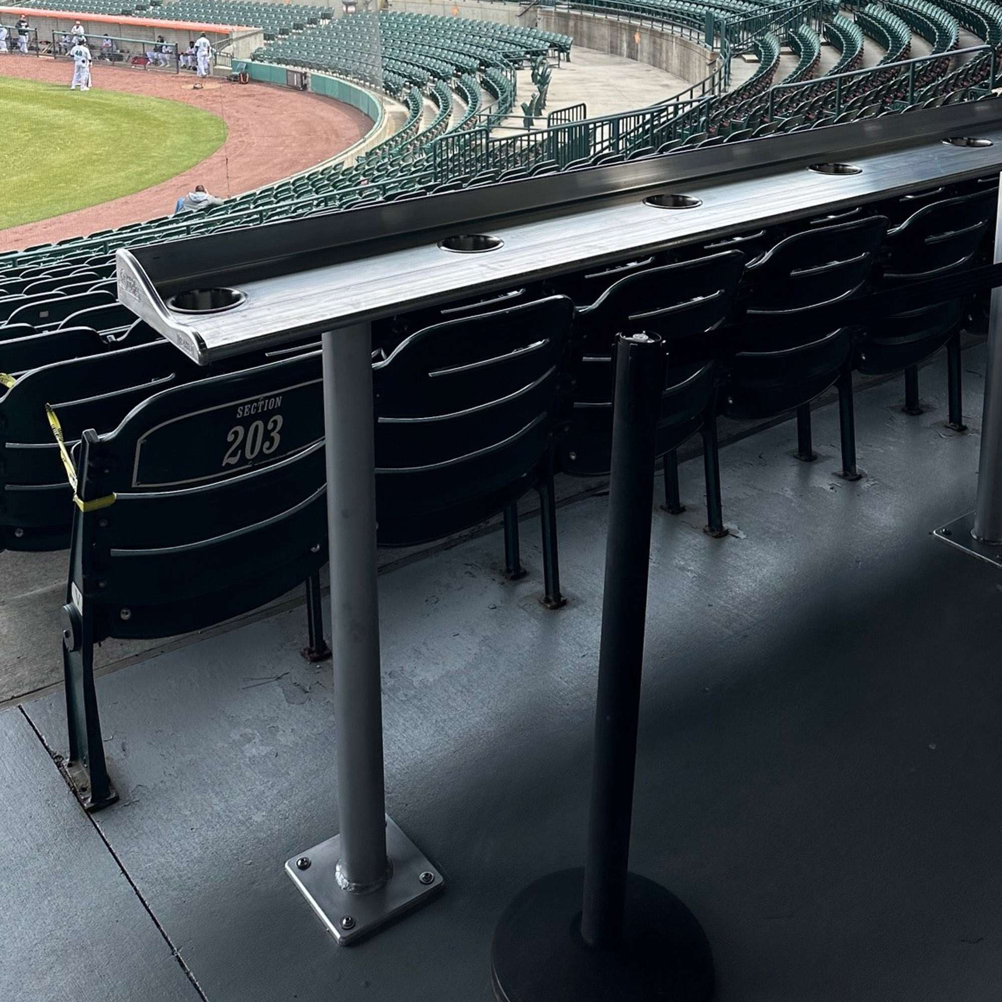 MDRS_0004_LI Ducks Stadium Drink Rail 6544